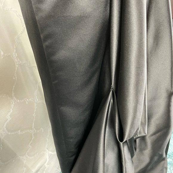 🔥ELEGANT🔥🚨David's Bridal🚨Black Satin Strapless Gown With Back Bustle Detail - Picture 5 of 10